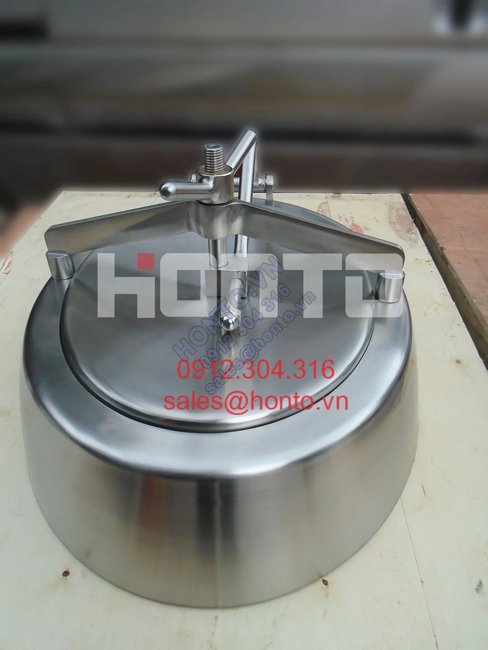 nap-tank-inox-304-mo-trong-honto-c-b-1000x1333_0