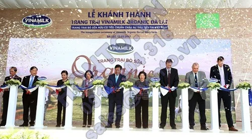 khanh-thanh-trang-trai-bo-sua-organic-chuan-chau-au-200-ty-5-500x276_0