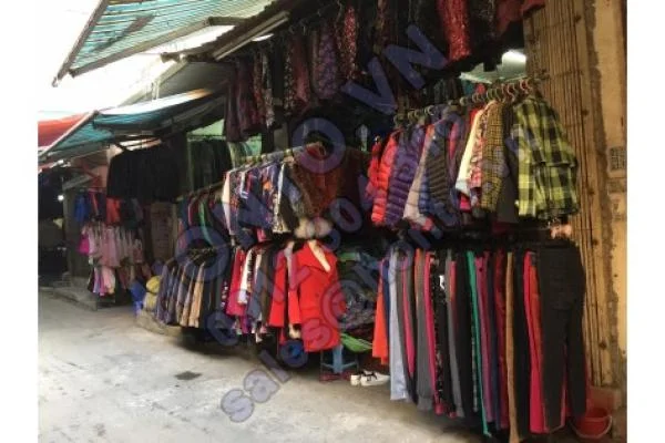 'Đường dây ngầm' sau chiếc áo secondhand ngàn USD về Việt Nam