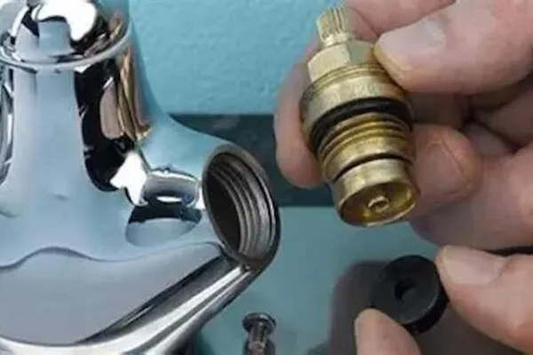 cách thay van khóa nước âm tường