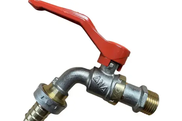 Thay van khóa nước bằng đồng