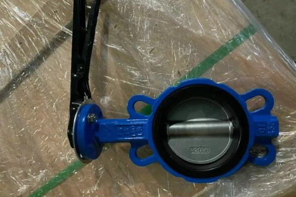 Van bướm thân gang cánh inox