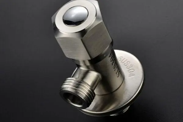 Van khóa bồn nước